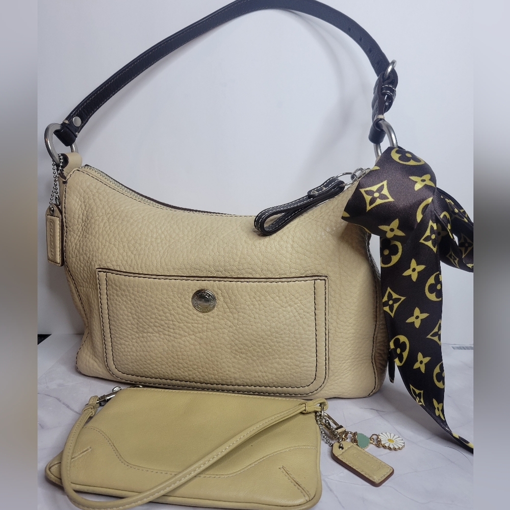 Authentic Coach Hobo Tan Pebbled Leather And Coach Wristlet, Excl.cond